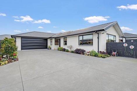Photo of property in 37 Daniel Place, Kelvin Grove, Palmerston North, 4414