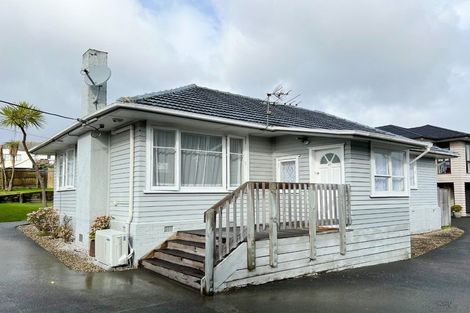 Photo of property in 17 Alma Street, Te Atatu South, Auckland, 0610