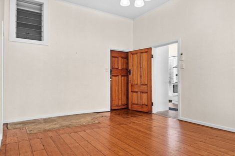 Photo of property in 39 Thompson Street, Mount Cook, Wellington, 6011