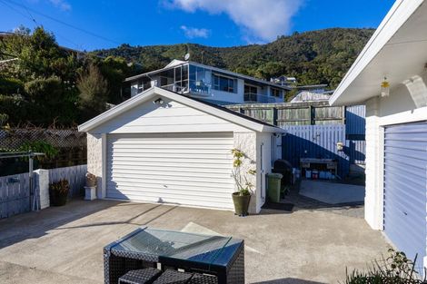 Photo of property in 40-42 Waikawa Road, Picton, 7220