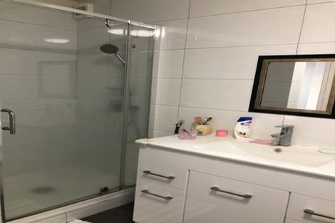 Photo of property in 1/19 Bond Crescent, Forrest Hill, Auckland, 0620