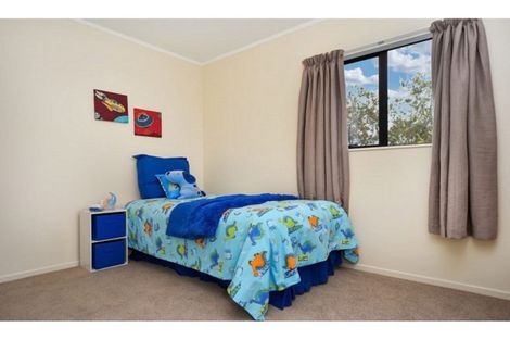 Photo of property in 2/16 Ebony Place, Massey, Auckland, 0614