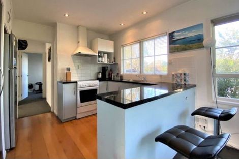 Photo of property in 3/220 East Coast Road, Forrest Hill, Auckland, 0620