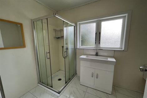 Photo of property in 16 Cliff View Drive, Green Bay, Auckland, 0604