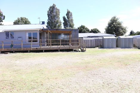 Photo of property in 10 Ingleby Place, Kelston, Auckland, 0602