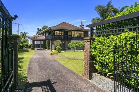 Photo of property in 1/26 County Road, Torbay, Auckland, 0630