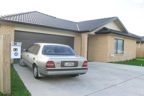 Photo of property in 11 Woodbank Drive, Glen Eden, Auckland, 0602