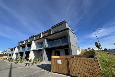 Photo of property in 13 Heketara Way, Massey, Auckland, 0614