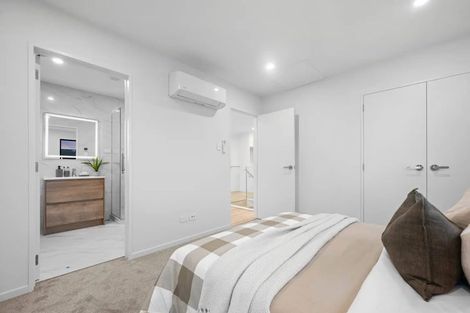 Photo of property in 3b Dawnhaven Drive, Te Atatu Peninsula, Auckland, 0610