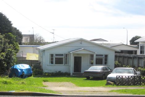 Photo of property in 100 Fulford Street, New Plymouth, 4310