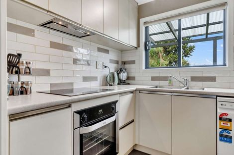 Photo of property in 4 Willow Avenue, Hannahs Bay, Rotorua, 3010