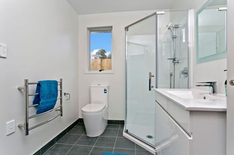 Photo of property in 22 Glastron Place, Bayview, Auckland, 0629