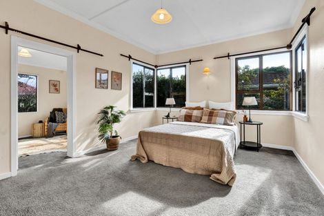 Photo of property in 10 Seddon Street, Westown, New Plymouth, 4310