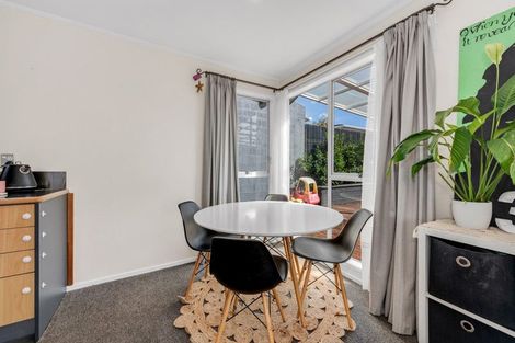 Photo of property in 6b Lisa Rise, Half Moon Bay, Auckland, 2012