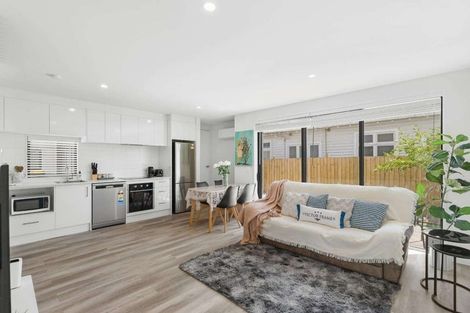 Photo of property in 2/58 Division Street, Riccarton, Christchurch, 8041