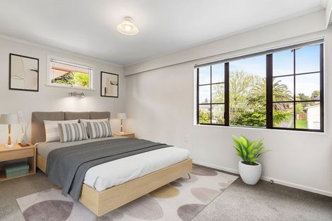 Photo of property in 120 Gossamer Drive, Pakuranga Heights, Auckland, 2010