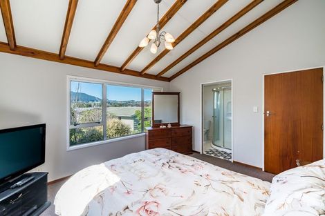 Photo of property in 4 Elder Grove, Paraparaumu, 5032