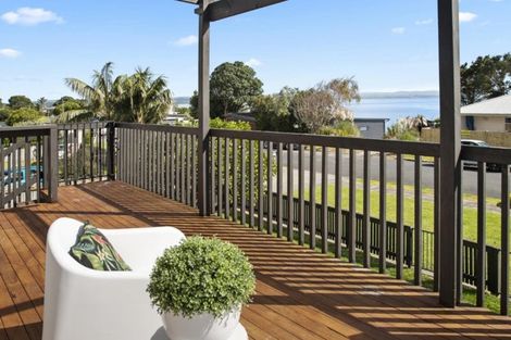 Photo of property in 11 Crispe Road, Clarks Beach, 2122