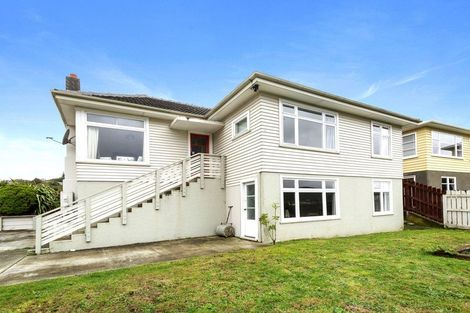Photo of property in 33 Tawa Terrace, Tawa, Wellington, 5028