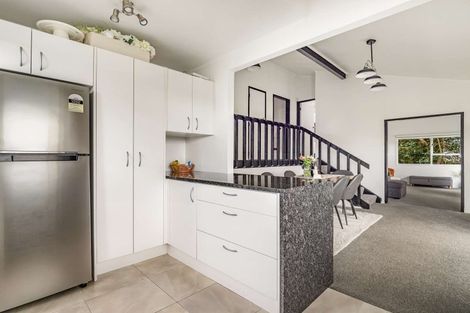 Photo of property in 11 Beaudine Avenue, Glenfield, Auckland, 0629