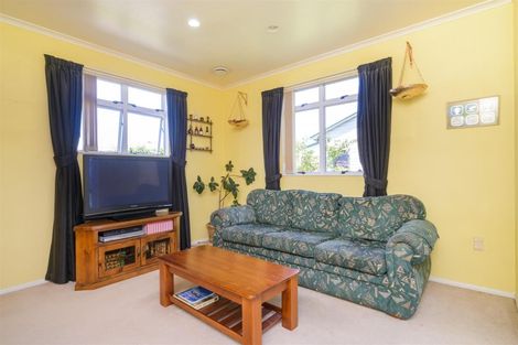 Photo of property in 20 Ross Street, Marton, 4710