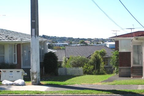 Photo of property in 3/619 Beach Road, Rothesay Bay, Auckland, 0630
