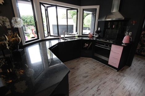 Photo of property in 15 Ake Ake Avenue, Hokowhitu, Palmerston North, 4410