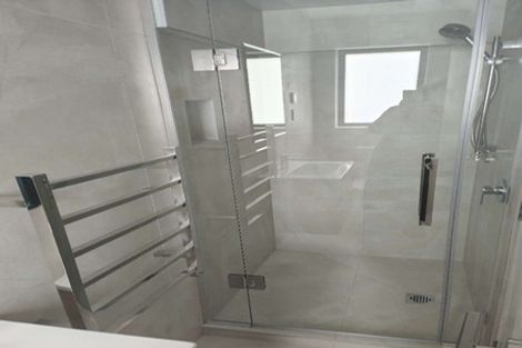 Photo of property in 8/107 Hobsonville Road, West Harbour, Auckland, 0618