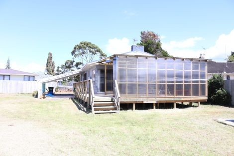 Photo of property in 10 Ingleby Place, Kelston, Auckland, 0602