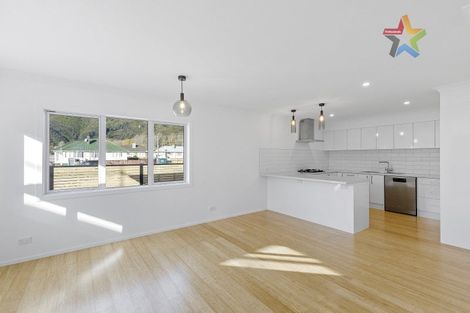 Photo of property in 2c Mayo Grove, Naenae, Lower Hutt, 5011