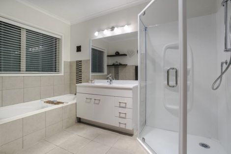 Photo of property in 47 Isobel Road, Greenhithe, Auckland, 0632