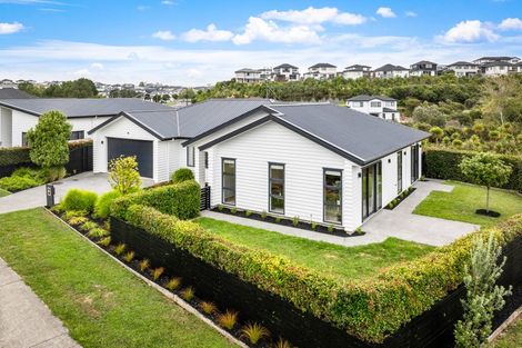 Photo of property in 29 Syd Grant Crescent, Orewa, 0931