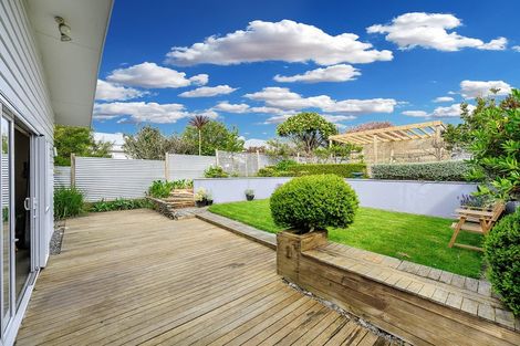 Photo of property in 71 Hine Street, New Plymouth, 4310