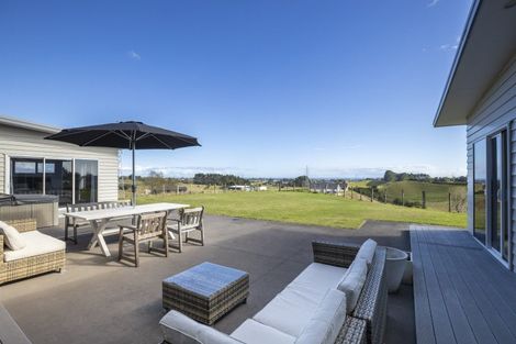 Photo of property in 576a Mangorei Road, Mangorei, New Plymouth, 4371
