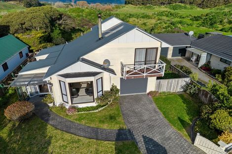 Photo of property in 36 Simcox Street, Otaki Beach, Otaki, 5512