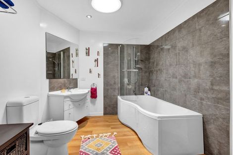 Photo of property in 4 Price Street, Westown, New Plymouth, 4310