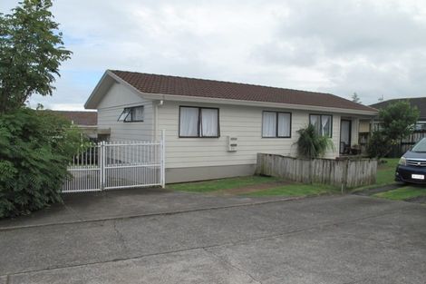 Photo of property in 2/11 Etherton Drive, Weymouth, Auckland, 2103
