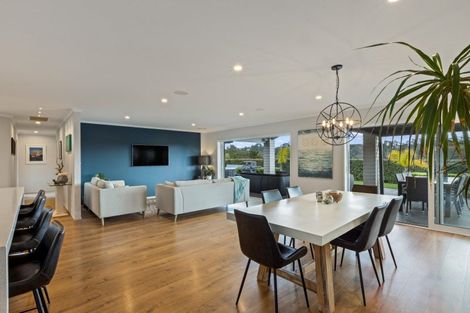 Photo of property in 60 Roberts Road, Matakatia, Whangaparaoa, 0930