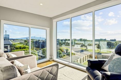 Photo of property in 156 Field Way, Waikanae Beach, Waikanae, 5036