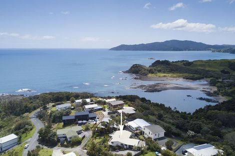 Photo of property in 25 Powells Road, Cable Bay, 0420