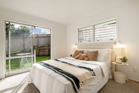 Photo of property in 2/5 Battle Place, Glenfield, Auckland, 0629