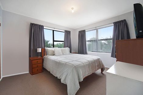 Photo of property in 6 Cobham Crescent, Kelston, Auckland, 0602