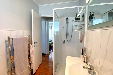 Photo of property in 17 Thomas Avenue, Te Atatu Peninsula, Auckland, 0610