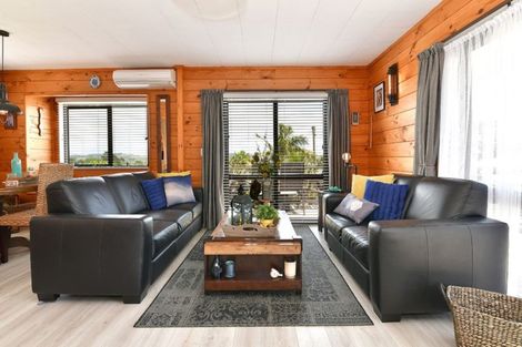 Photo of property in 5 Kaipara Crescent, Helensville, 0800