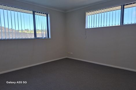 Photo of property in 36 Misty Valley Drive, Henderson, Auckland, 0612