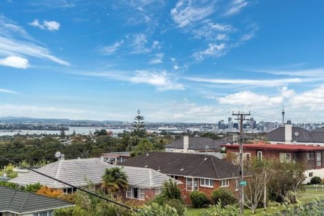 Photo of property in 1/3 Tui Glen Road, Birkenhead, Auckland, 0626