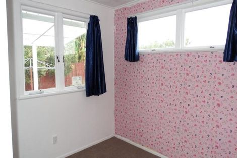 Photo of property in 2 Geordie Street, Henderson, Auckland, 0612