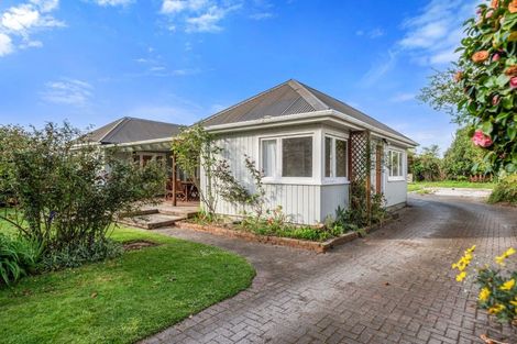 Photo of property in 27 Robinson Avenue, Holdens Bay, Rotorua, 3010