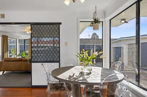 Photo of property in 320 Main North Road, Redwood, Christchurch, 8051