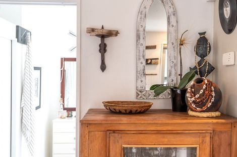 Photo of property in 33 Miro Road, Palm Beach, Waiheke Island, 1081